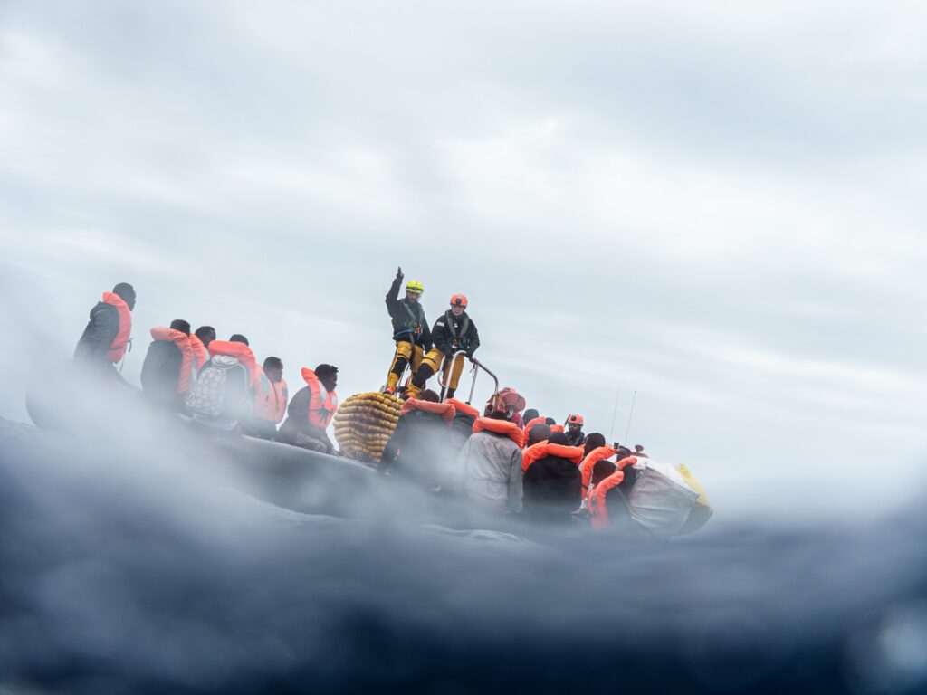 منظمة SOS Mediterranee تنقذ 46 مهاجرًا بينهم نساء وأطفال قبالة السواحل الليبية 4 منظمة SOS Mediterranee تنقذ 46 مهاجرًا بينهم نساء وأطفال قبالة السواحل الليبية