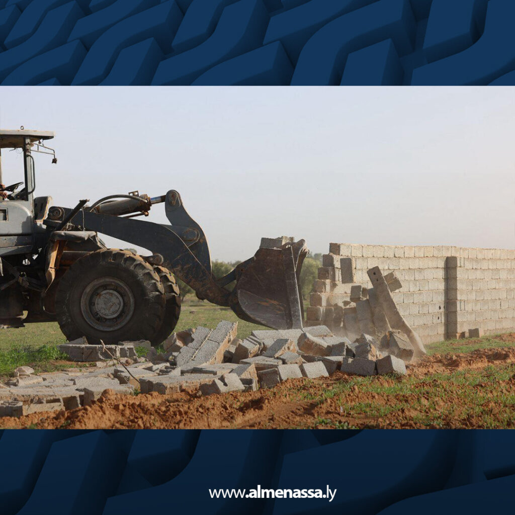 extra Recovered 14.jpg3 14 إزالة التعديات عن مشروع قصر خيار الزراعي وإعادة المزارع للمنتفعين