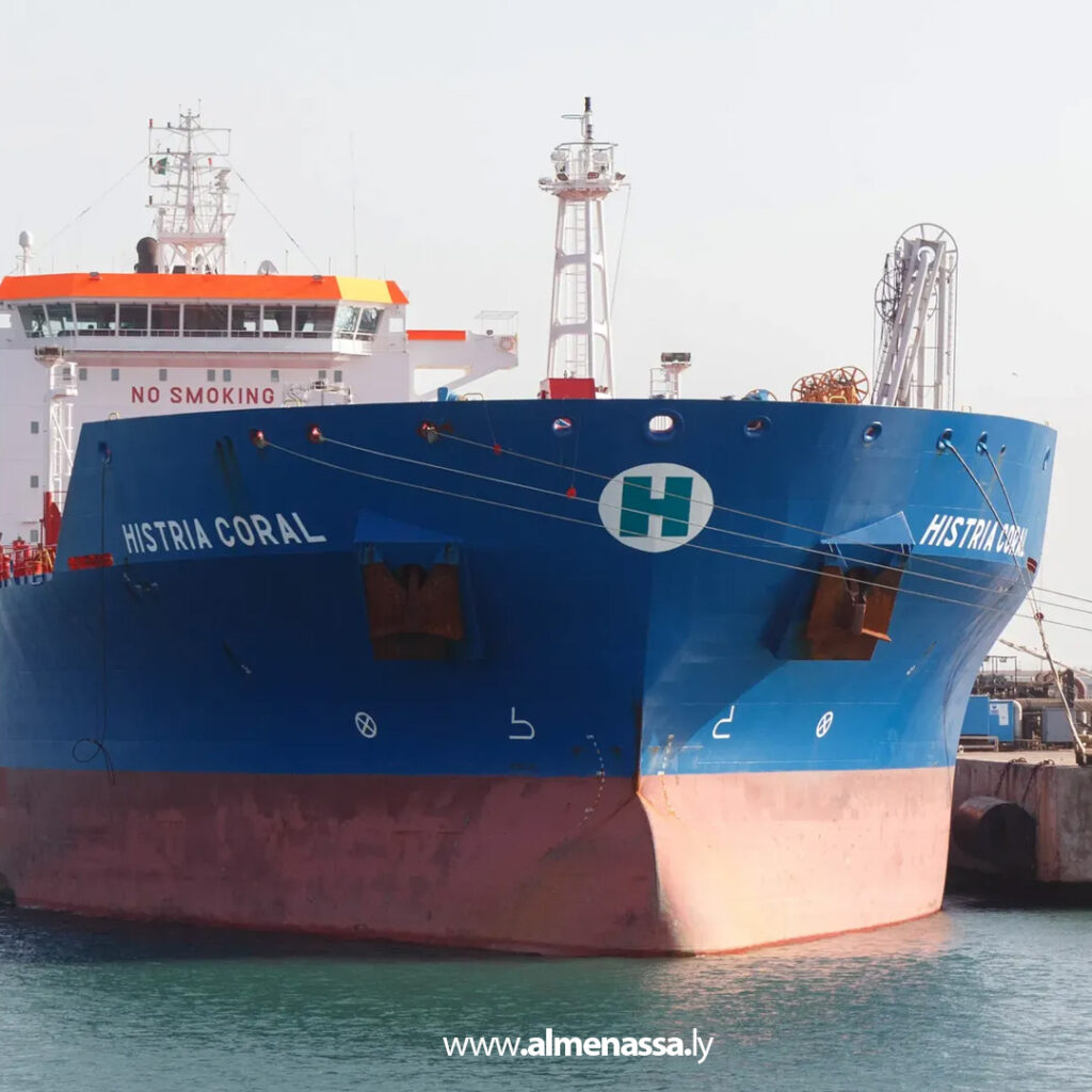 دخول ناقلة وقود إلى الرصيف النفطي ببنغازي محملة بـ 33 ألف طن من البنزين