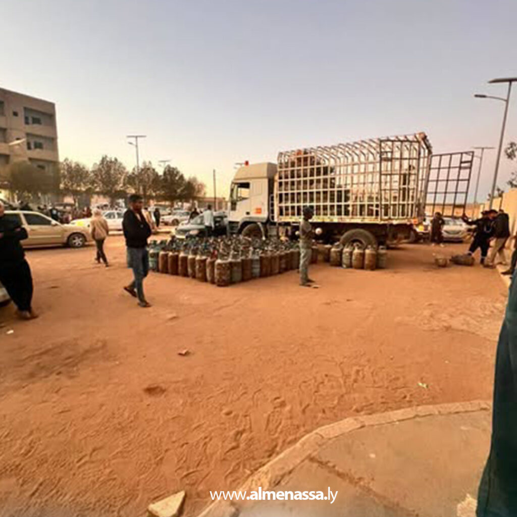 مستودع سبها النفطي يوزع أسطوانات غاز ويُنفذ حملة تفتيش على محطات الوقود 2 Extra 104.jpg1 104