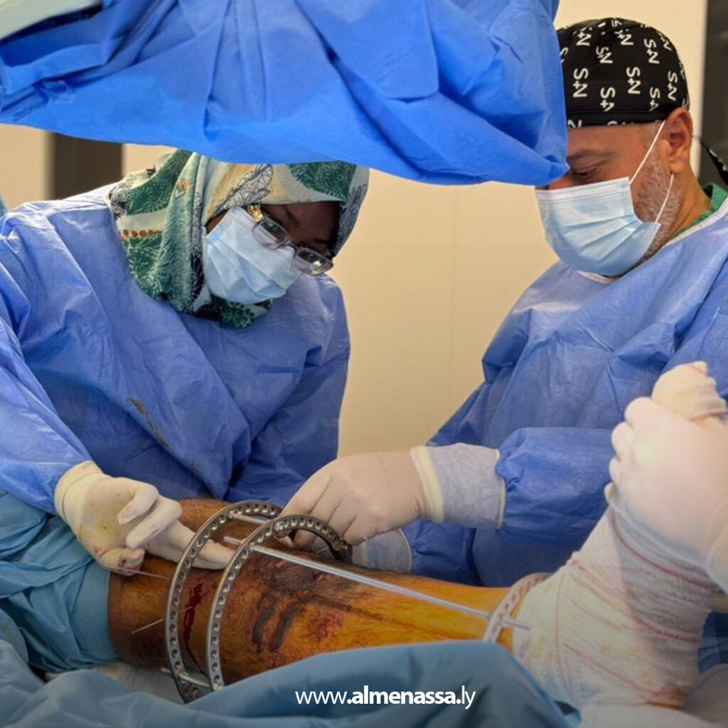 نجاح عملية تثبيت كسر معقّد بتقنية الليزاروف بمستشفى الخضراء 1 Extra 120.jpg11 120