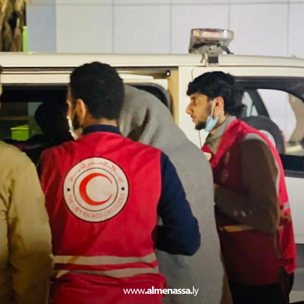 Extra 173.jpg1 173 الهلال الأحمر ينتشل ضحايا انقلاب قارب في درنة