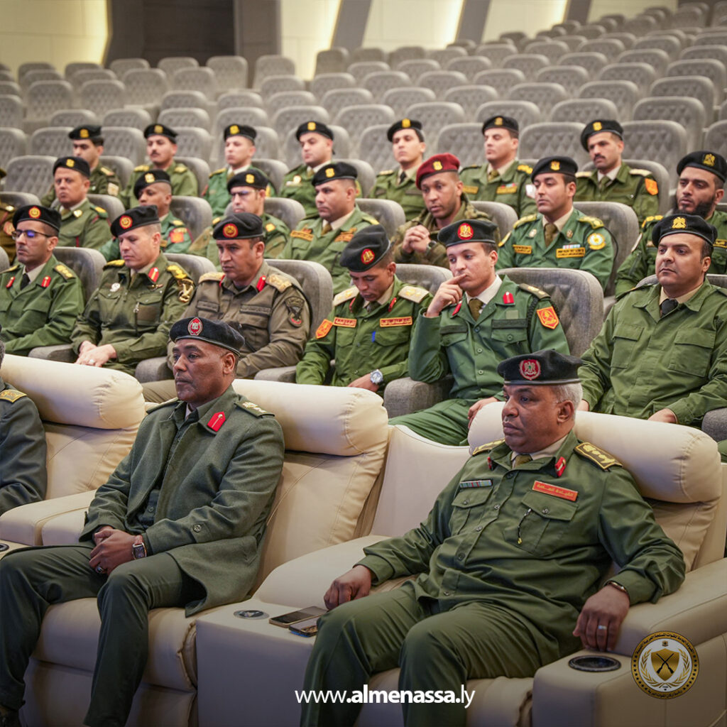 Extra 2.jpg111111 2 تكريم منتسبي دورة العمليات الأولى لضباط العمليات بالقوات البرية