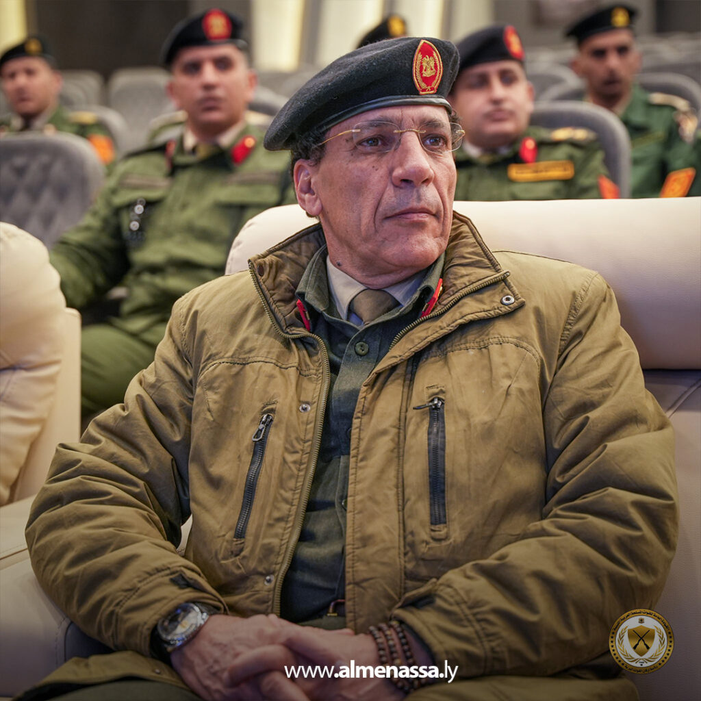 Extra 2.jpg1111111 2 تكريم منتسبي دورة العمليات الأولى لضباط العمليات بالقوات البرية
