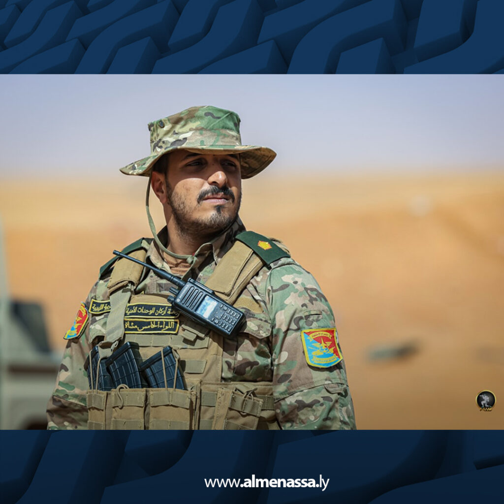 Extra 2.jpg15 2 رئيس الأركان العامة يتفقد تمركزات القوات المسلحة قرب منفذ التوم