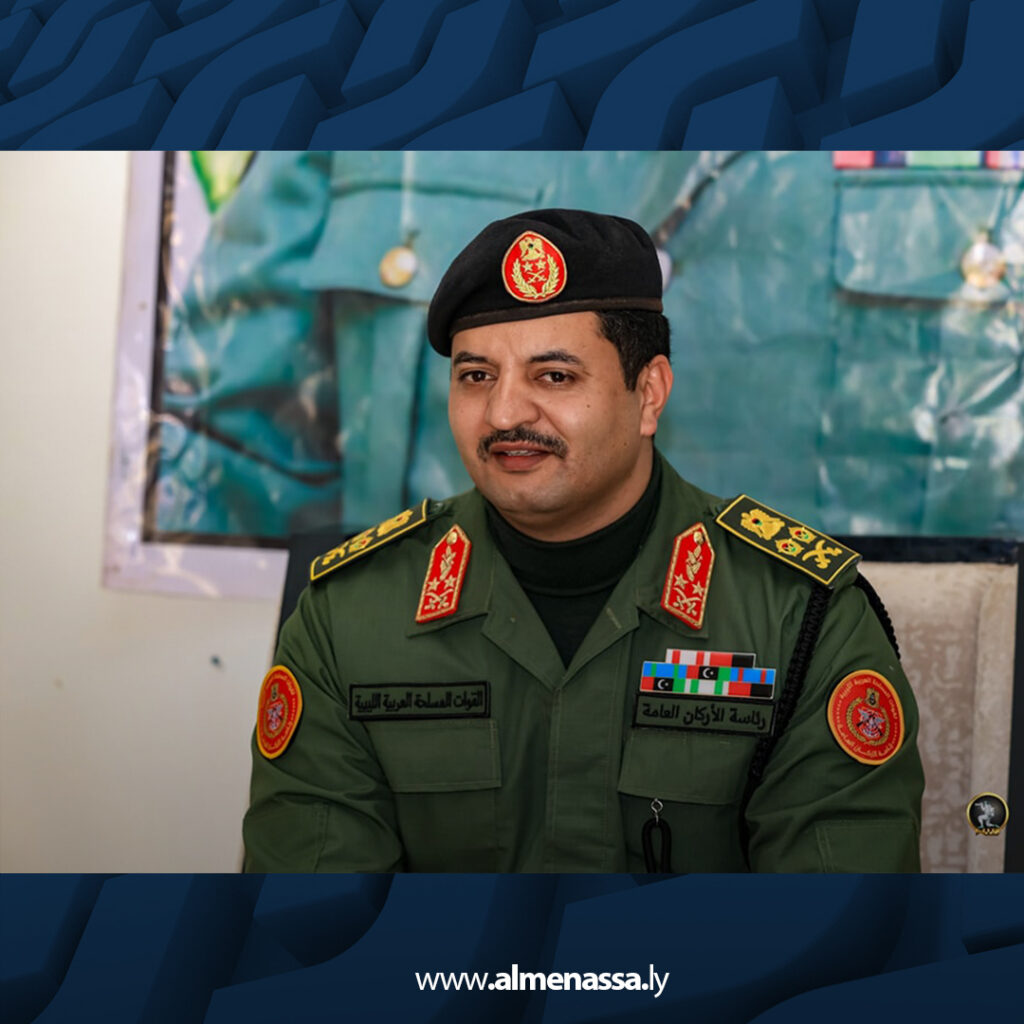 Extra 3.jpg9 3 رئيس الأركان العامة يتفقد تمركزات القوات المسلحة قرب منفذ التوم