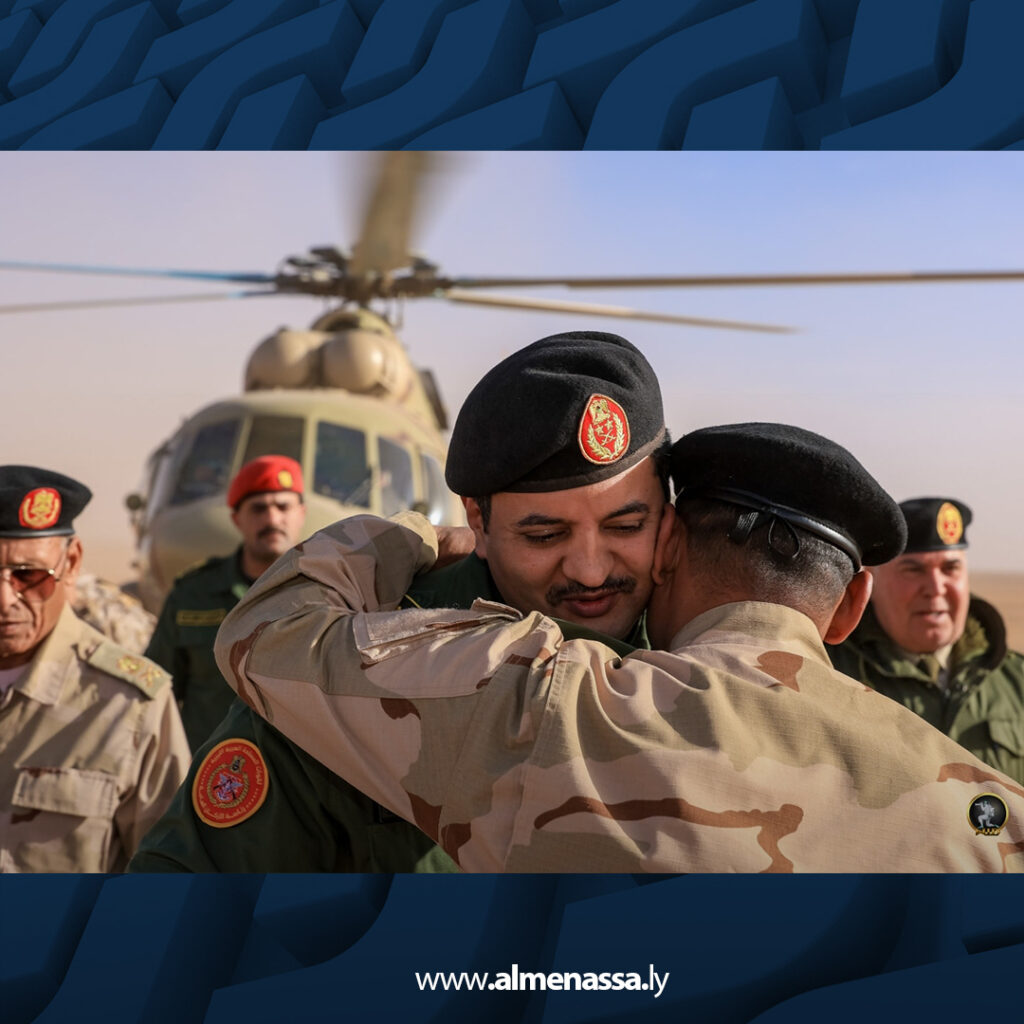 Extra 38 رئيس الأركان العامة يتفقد تمركزات القوات المسلحة قرب منفذ التوم