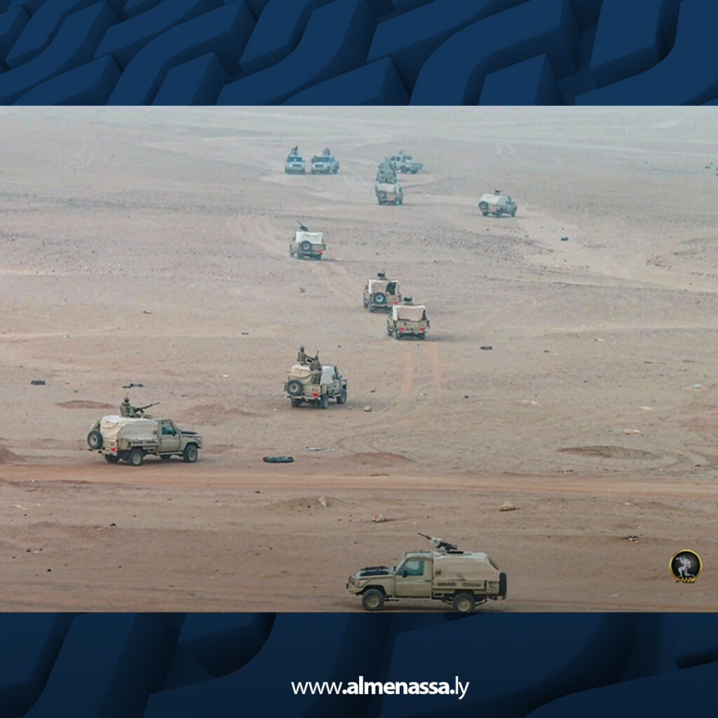 Extra 4.jpg6 4 رئيس الأركان العامة يتفقد تمركزات القوات المسلحة قرب منفذ التوم
