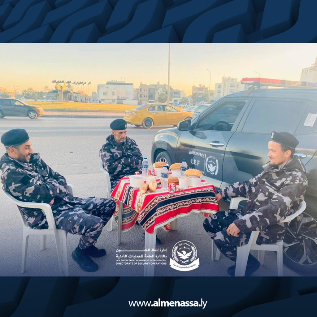 دوريات إنفاذ القانون بطرابلس تشدد انتشارها خلال رمضان لضمان الأمن والسلامة 4 Extra 40.jpg4 40