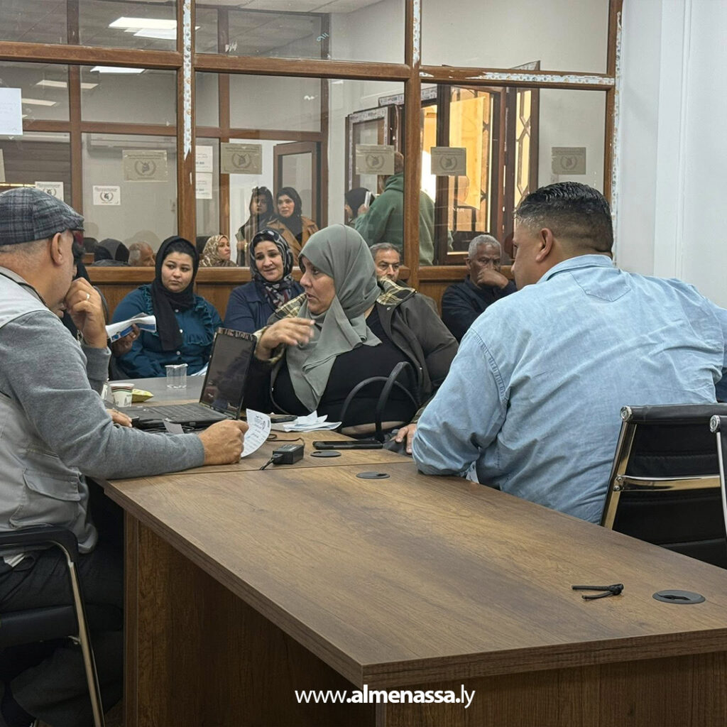 Extra 71 الهيئة الليبية للإغاثة توزع بطاقات غذائية لـ 500 عائلة بالشراكة مع برنامج الغذاء العالمي