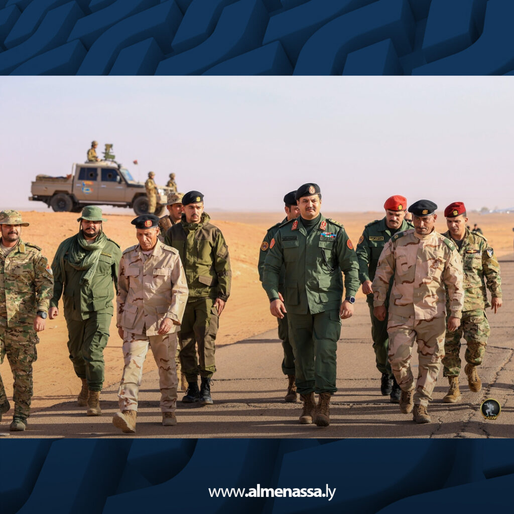 Extra.jpg24 رئيس الأركان العامة يتفقد تمركزات القوات المسلحة قرب منفذ التوم