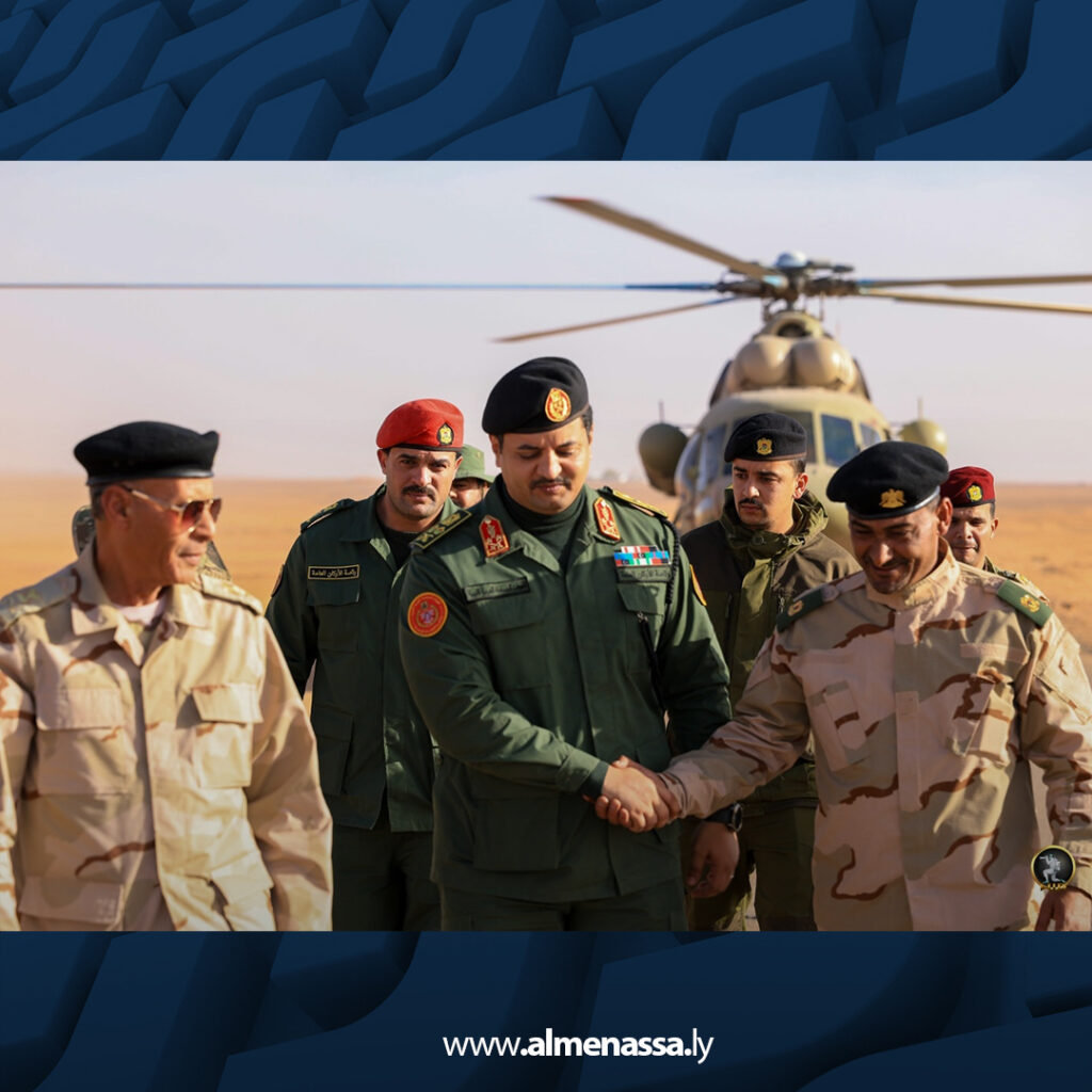 Extra.jpg26 رئيس الأركان العامة يتفقد تمركزات القوات المسلحة قرب منفذ التوم