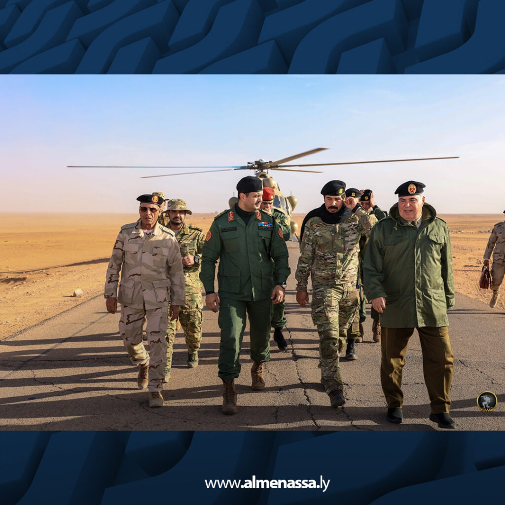 Extra.jpg27 رئيس الأركان العامة يتفقد تمركزات القوات المسلحة قرب منفذ التوم