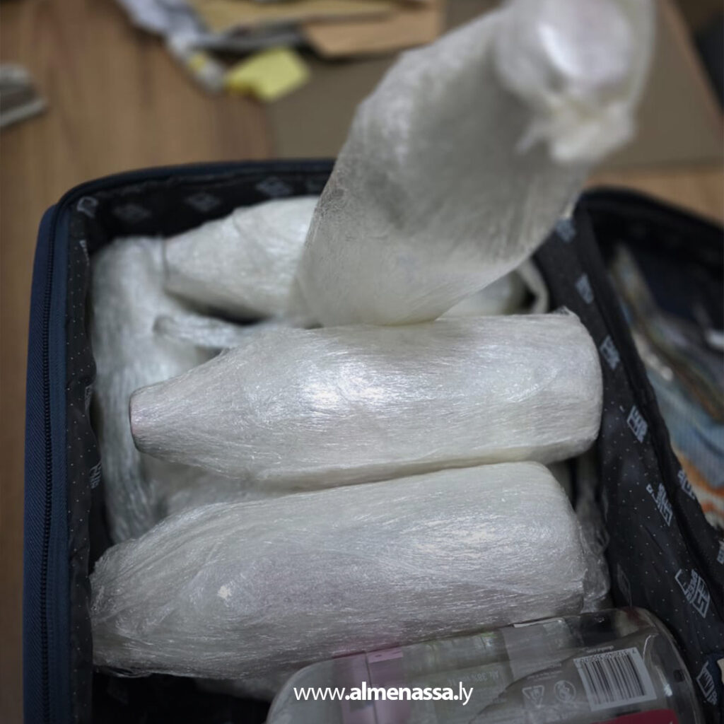 Extra 43.jpg1 43 البحث الجنائي درنة يضبط متهمين وبحوزتهم خمور على الطريق الصحراوي المخيلي – العزيات