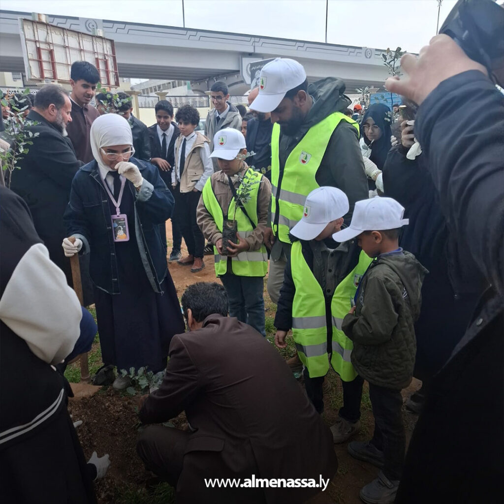 extra Recovered 12.jpg6 12  فريق التشجير بمركز البحوث الزراعية يواصل برامجه التوعوية في مدارس الجبل الأخضر