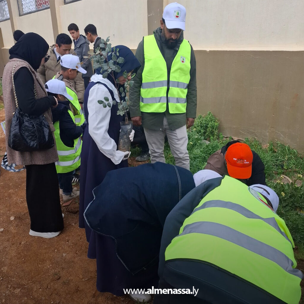 extra Recovered 25.jpg2 25  فريق التشجير بمركز البحوث الزراعية يواصل برامجه التوعوية في مدارس الجبل الأخضر