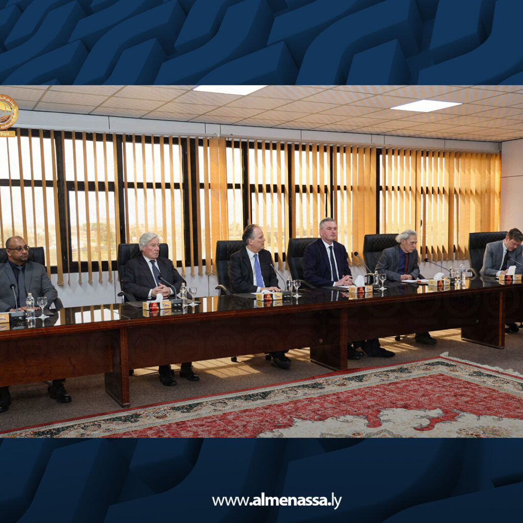 أعضاء من النواب يناقشون مع الجمعية الليبية البريطانية برامج التنمية والإعمار في بنغازي 5 extra Recovered Recovered 1.jpg6 1 أعضاء من النواب يناقشون مع الجمعية الليبية البريطانية برامج التنمية والإعمار في بنغازي