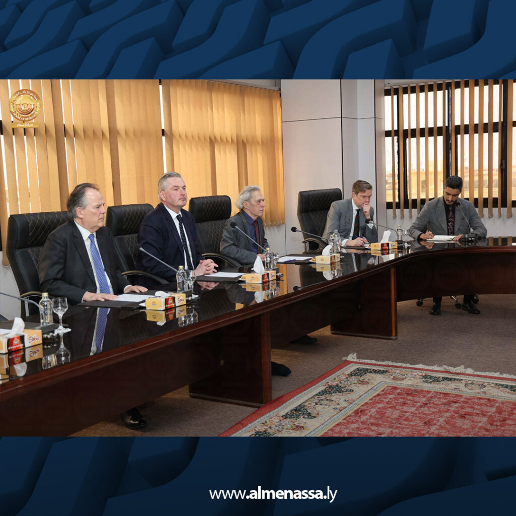 أعضاء من النواب يناقشون مع الجمعية الليبية البريطانية برامج التنمية والإعمار في بنغازي 2 extra Recovered Recovered 4.jpg3 4 أعضاء من النواب يناقشون مع الجمعية الليبية البريطانية برامج التنمية والإعمار في بنغازي
