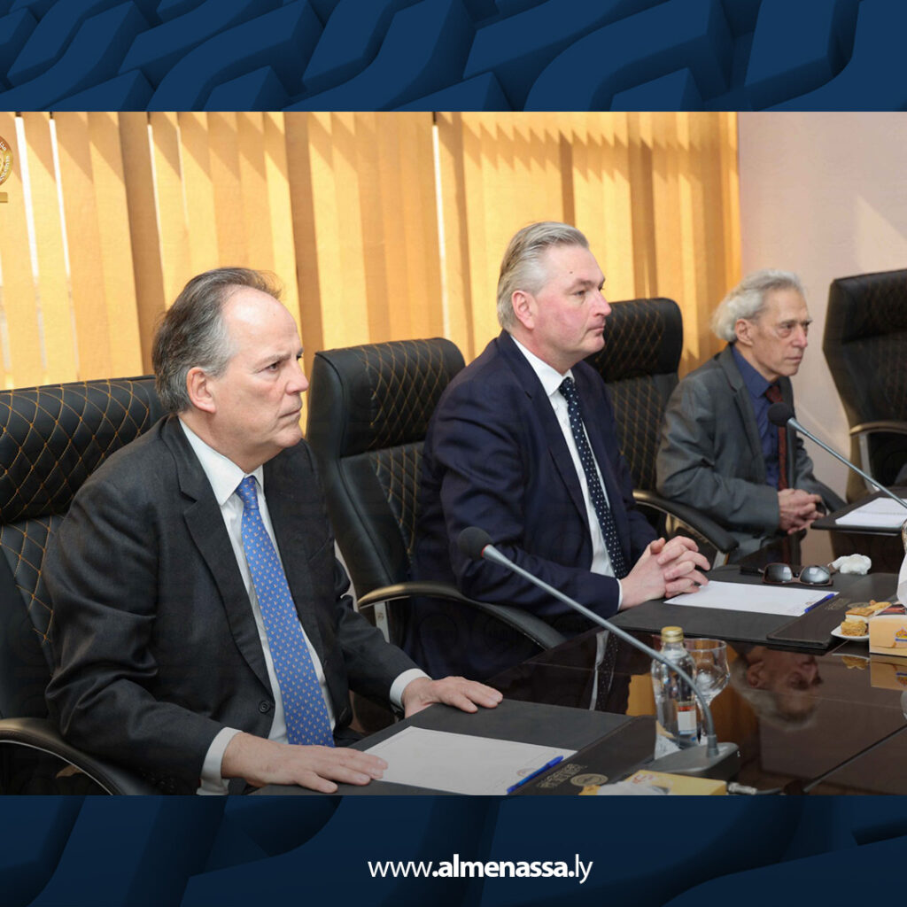 أعضاء من النواب يناقشون مع الجمعية الليبية البريطانية برامج التنمية والإعمار في بنغازي 8 extra Recovered Recovered.jpg9 أعضاء من النواب يناقشون مع الجمعية الليبية البريطانية برامج التنمية والإعمار في بنغازي