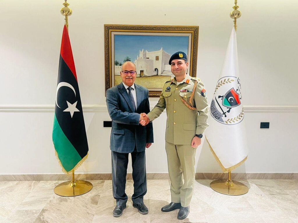 وزارة الدفاع تبحث مع الملحق العسكري الباكستاني آفاق التعاون وترتيبات زيارة رسمية مرتقبة 1 352101