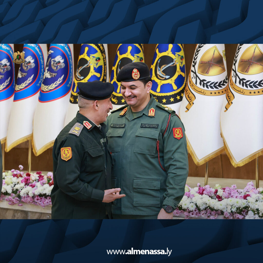 Extra 1.jpg12 1 القائد العام يشارك ضباط الجيش مأدبة إفطار ويؤكد أهمية الجاهزية والتدريب