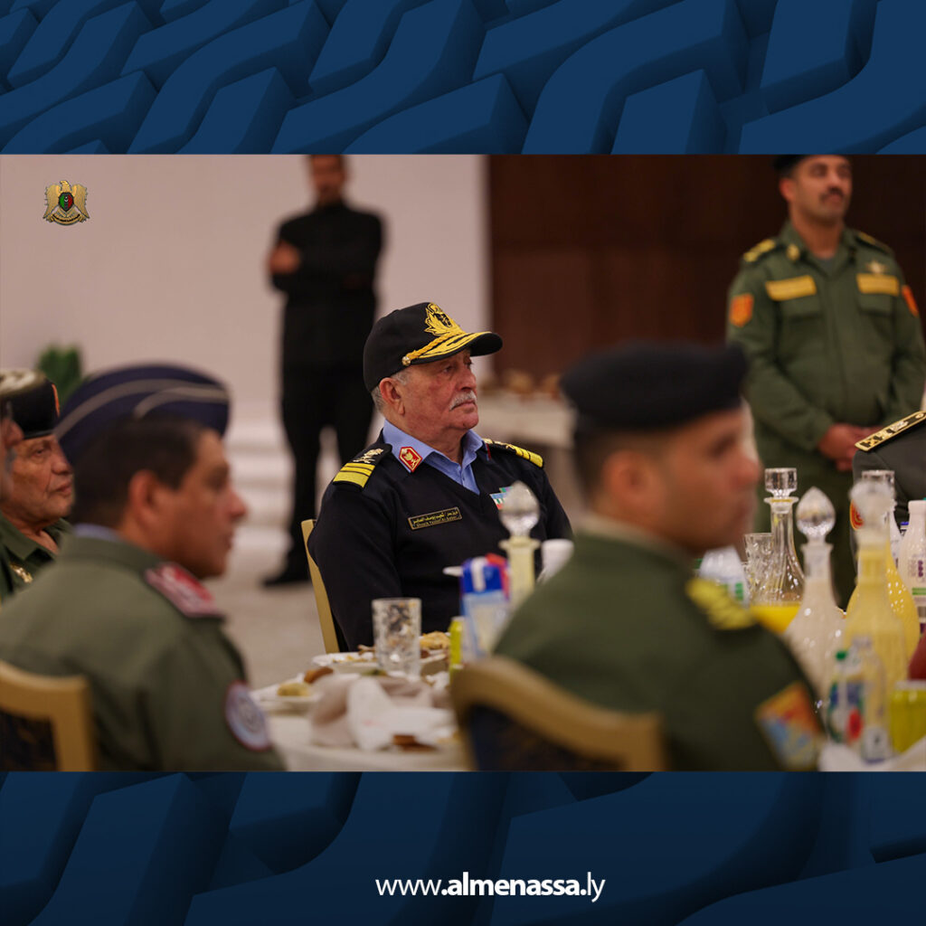 Extra 1.jpg13 1 القائد العام يشارك ضباط الجيش مأدبة إفطار ويؤكد أهمية الجاهزية والتدريب