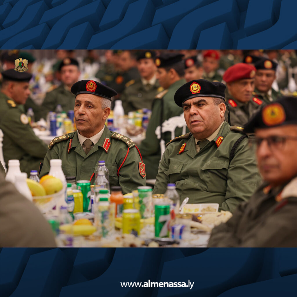 Extra 1.jpg14 1 القائد العام يشارك ضباط الجيش مأدبة إفطار ويؤكد أهمية الجاهزية والتدريب