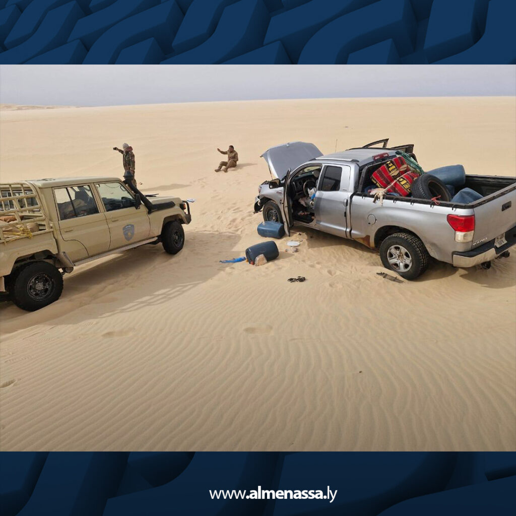 Extra 12.jpg2 12 الدوريات الصحراوية تضبط مركبتين محمّلتين بالوقود المعدّ للتهريب بين السرير وتازربو