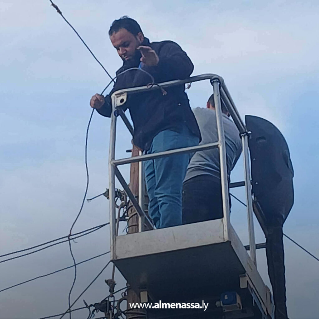 Extra 2 فرق الصيانة بالزاوية تعيد التيار الكهربائي بعد عطل طارئ