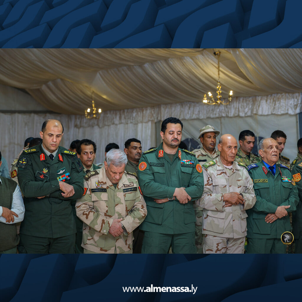 Extra 2.jpg10 2 رئيس الأركان العامة يشارك قوات الحدود الجنوبية الغربية مأدبة إفطار رمضانية