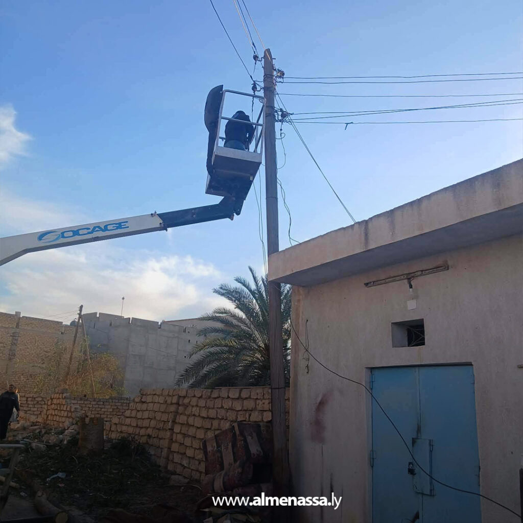 Extra 2.jpg11 2 فرق الصيانة بالزاوية تعيد التيار الكهربائي بعد عطل طارئ