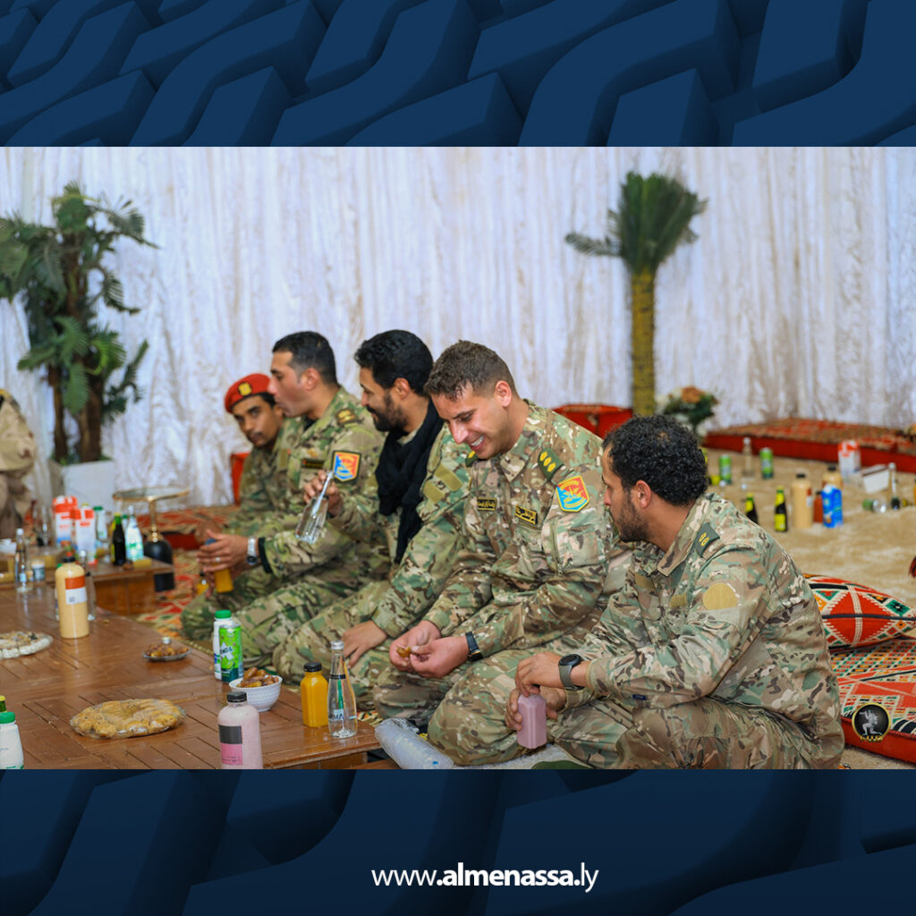 Extra 2.jpg8 2 رئيس الأركان العامة يشارك قوات الحدود الجنوبية الغربية مأدبة إفطار رمضانية