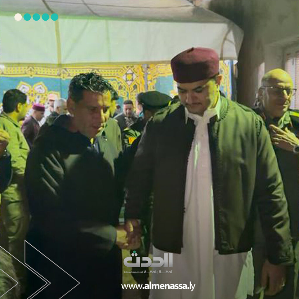 Extra 30.jpg4 30 نائب القائد العام يقدم واجب العزاء لأسرتي بالحسن والعبيدي