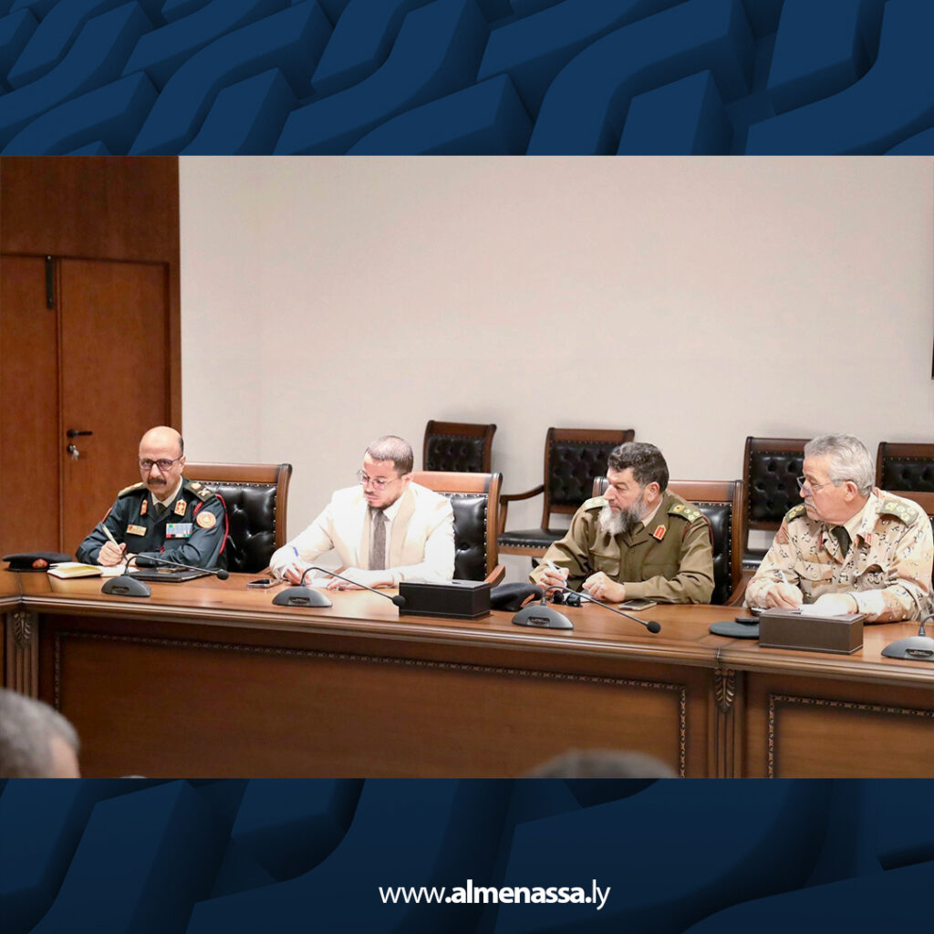 Extra 33 اجتماع موسع برئاسة الأركان بالمنطقة الغربية لمناقشة مرتبات العسكريين ومعالجة الإشكاليات المالية