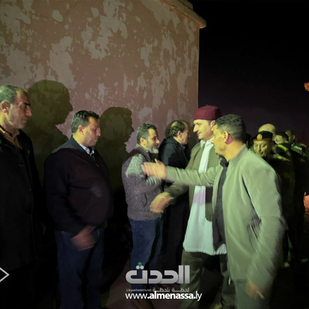 Extra 37.jpg3 37 نائب القائد العام يقدم واجب العزاء لأسرتي بالحسن والعبيدي