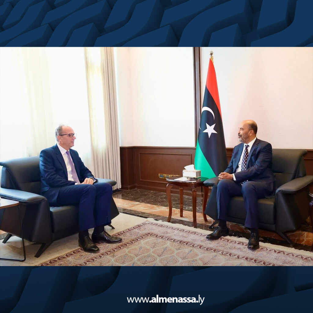 Extra 52 الكوني يبحث مع السفير البريطاني سبل تطوير التعاون بين ليبيا والمملكة المتحدة