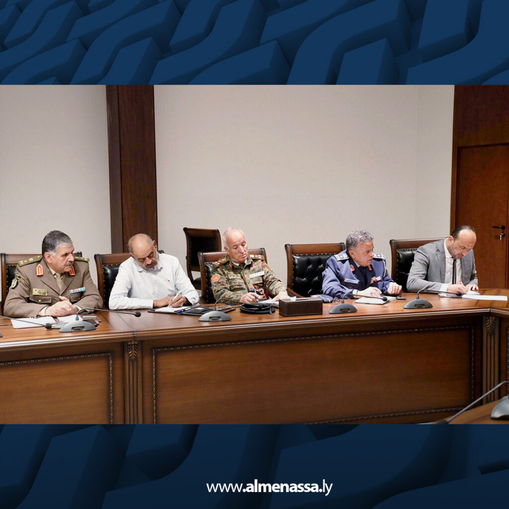 Extra 9.jpg4 9 اجتماع موسع برئاسة الأركان بالمنطقة الغربية لمناقشة مرتبات العسكريين ومعالجة الإشكاليات المالية