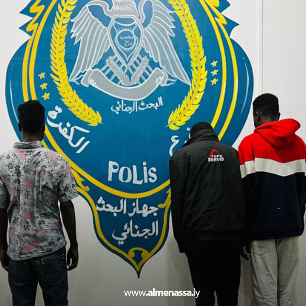 خلال 24 ساعة.. جهاز البحث الجنائي بالكفرة يضبط 3 متهمين بسرقة 18 ألف دينار ويسترجع جزءًا من المبلغ 3 Extra.jpg3