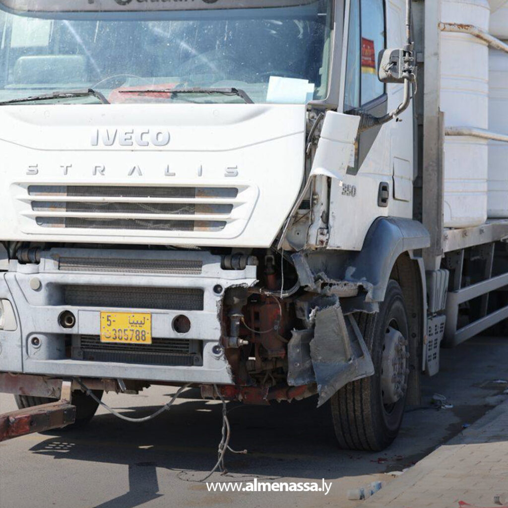 Extra 1.jpg2 1  إصابات في حادثين مروريين بطريق الشط في طرابلس بسبب تجاوز الإشارة الحمراء