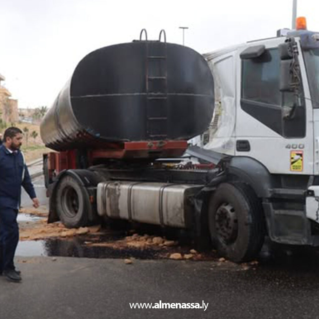 Extra 1.jpgر 1 إصابة شخصين في حادث مروري بين 11 مركبة أسفل جسر 20 رمضان بالطريق السريع