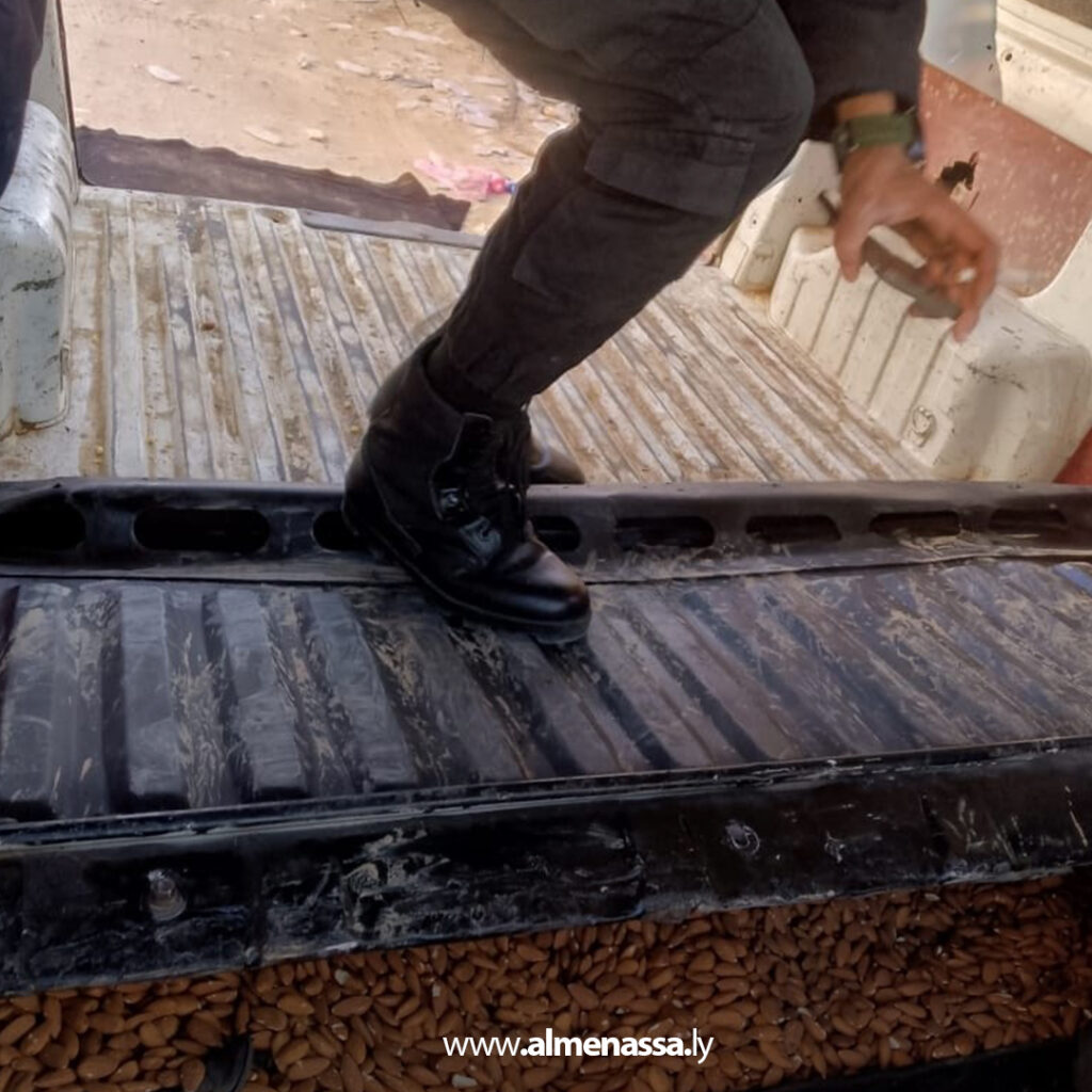 فرقة أمنية بمركز جمرك رأس جدير تحبط محاولة تهريب كميات كبيرة من اللوز 4 Extra 15.jpg3 15 فرقة أمنية بمركز جمرك رأس جدير تحبط محاولة تهريب كميات كبيرة من اللوز
