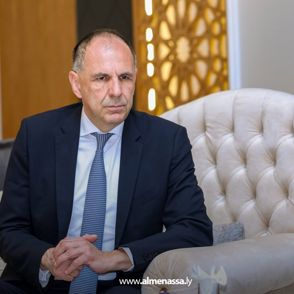 Extra 160 رئيس الأركان يستقبل وزير خارجية اليونان لمناقشة تعزيز التعاون في مكافحة الهجرة غير الشرعية