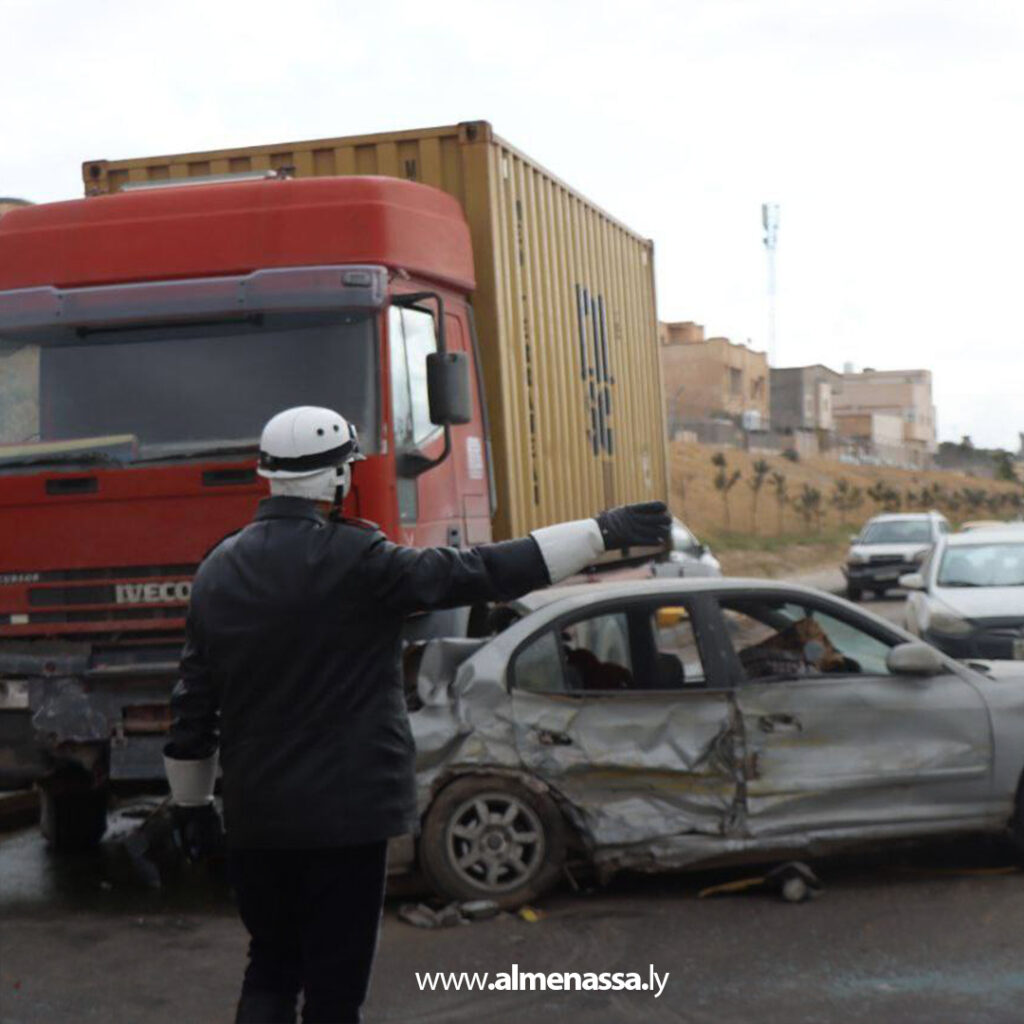 Extra 3.jpgؤ 3 إصابة شخصين في حادث مروري بين 11 مركبة أسفل جسر 20 رمضان بالطريق السريع