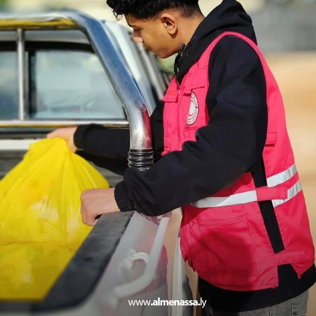 Extra 33.jpg1 33 الهلال الأحمر فرع الساحل يوزع سلال غذائية على الأسر المحتاجة في عدة مناطق