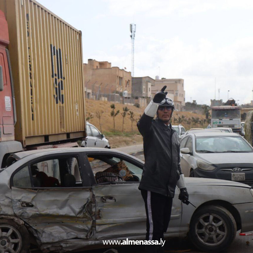 Extra 41 إصابة شخصين في حادث مروري بين 11 مركبة أسفل جسر 20 رمضان بالطريق السريع