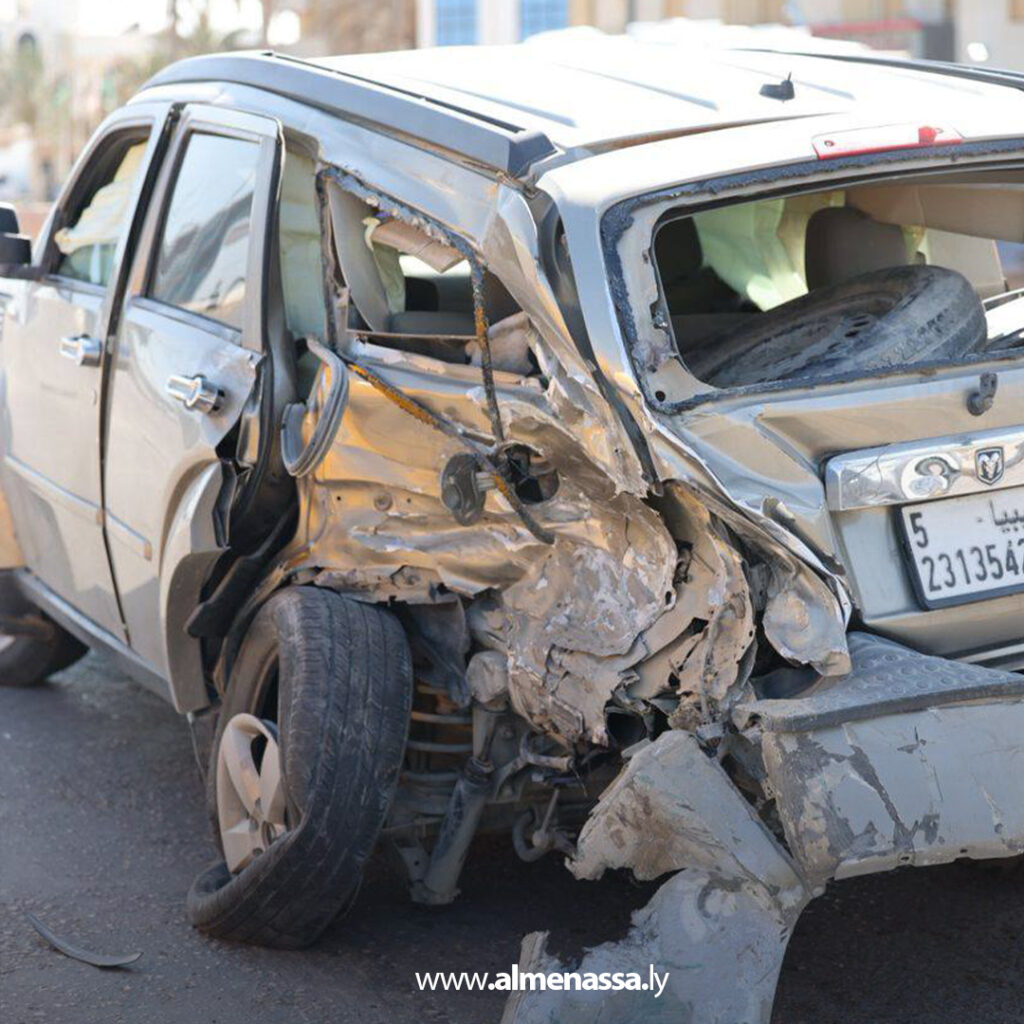 Extra 42.jpg1 42  إصابات في حادثين مروريين بطريق الشط في طرابلس بسبب تجاوز الإشارة الحمراء