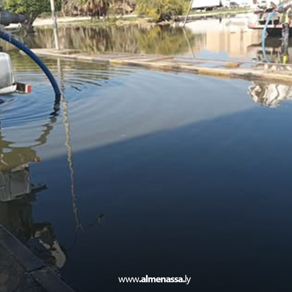 Extra 7.jpg1 7 استمرار أعمال شفط مياه الصرف الصحي بمحطة سي عبد الكريم في تاجوراء