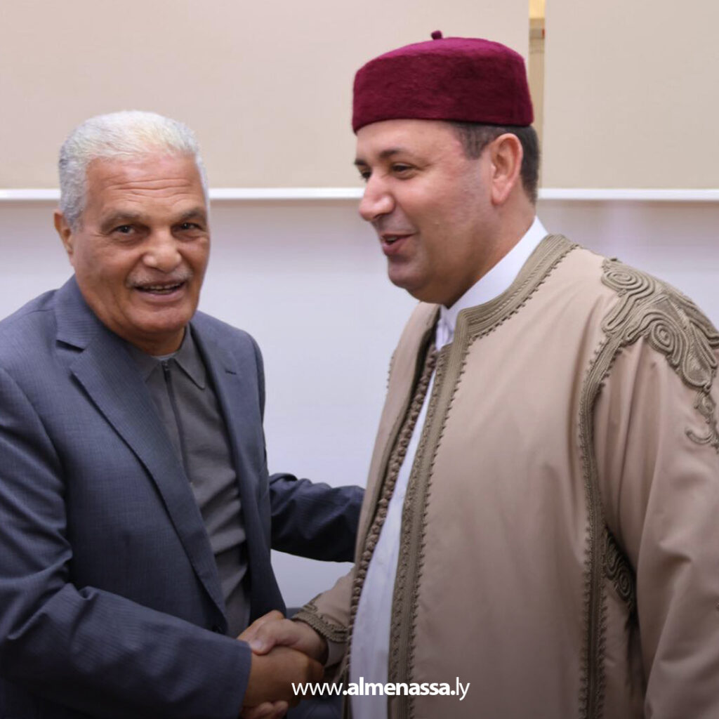 Extra 86.jpg1 86 وزير التعليم العالي يجري جولة معايدة للموظفين بديوان الوزارة في بنغازي