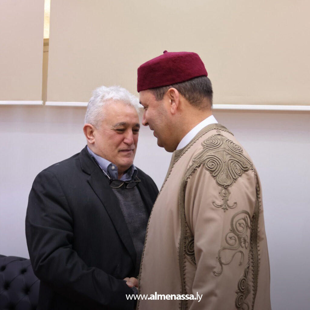Extra 9.jpg2 9 وزير التعليم العالي يجري جولة معايدة للموظفين بديوان الوزارة في بنغازي