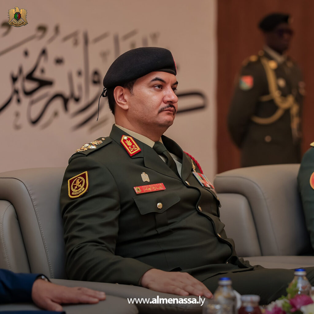 Extra .jpg111111111111 القائد العام يستقبل وفود المهنئين بعيد الفطر ويؤكد جاهزية المؤسسة العسكرية لحماية الوطن